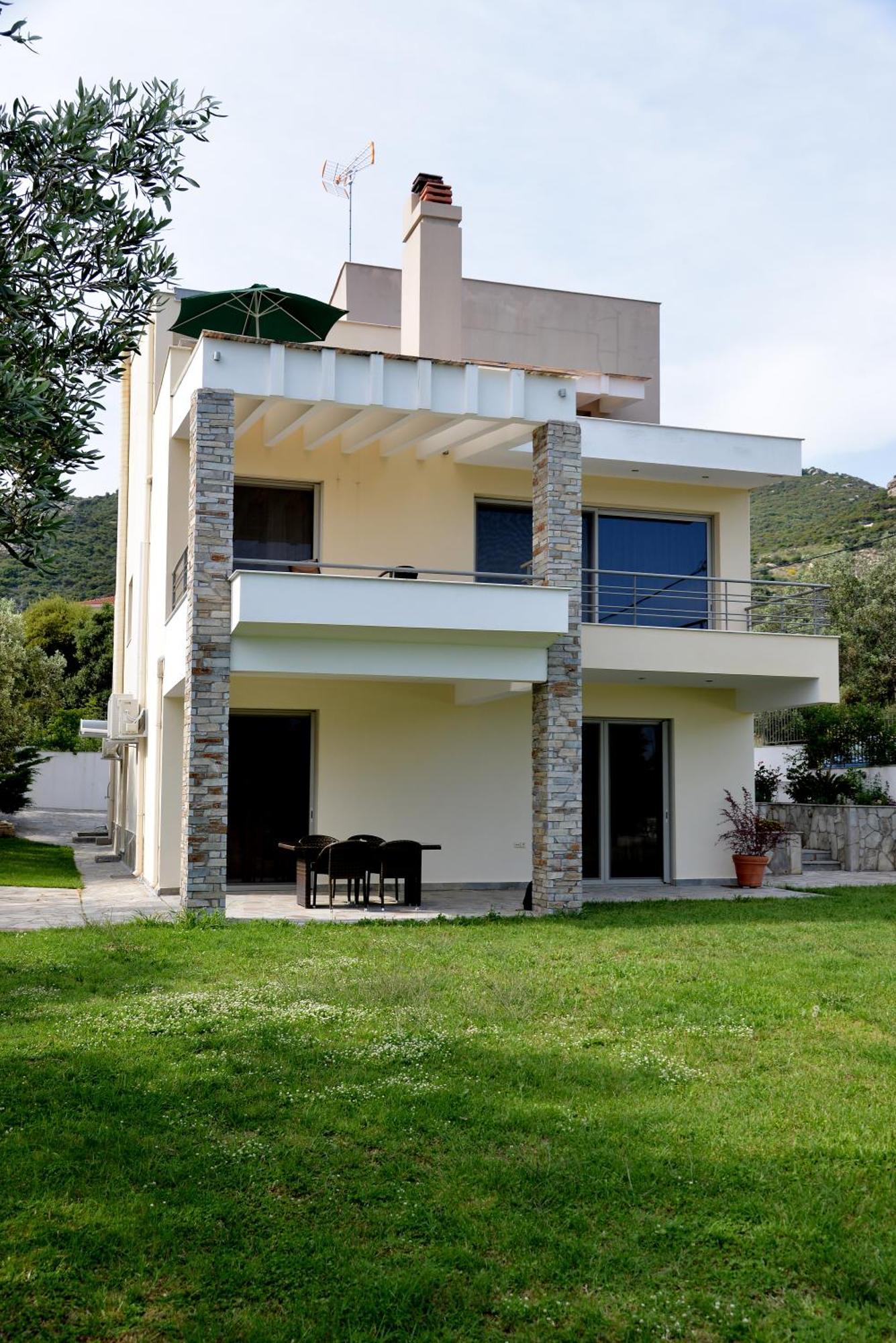 Our House Luxury Suites Palaiontsiflikion Exterior photo